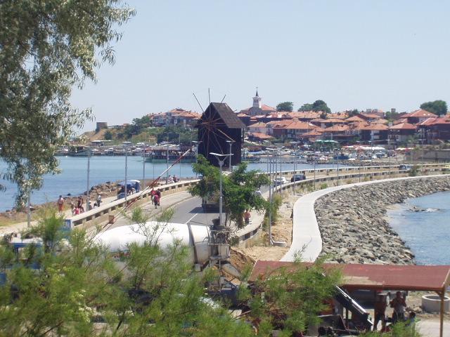 The causeway linking the new town with the old...